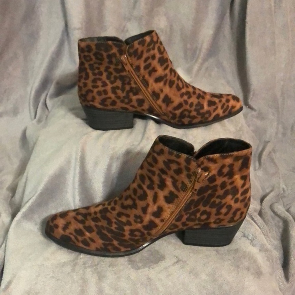 "NWT" Union Bay Trista 2 Animal print‎ Booties- Women Size 7.5M